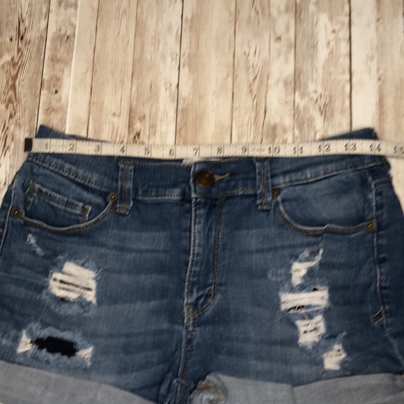 Mudd, stretch denim jean shorts w/destruction & cuffed btm - junior size 7 - Picture 6 of 11
